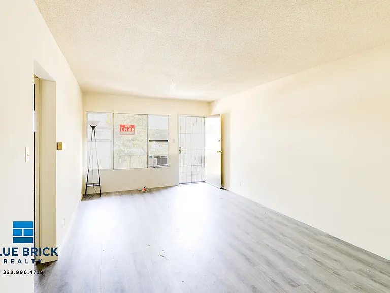1055 N El Centro Ave #8 — Photo 1