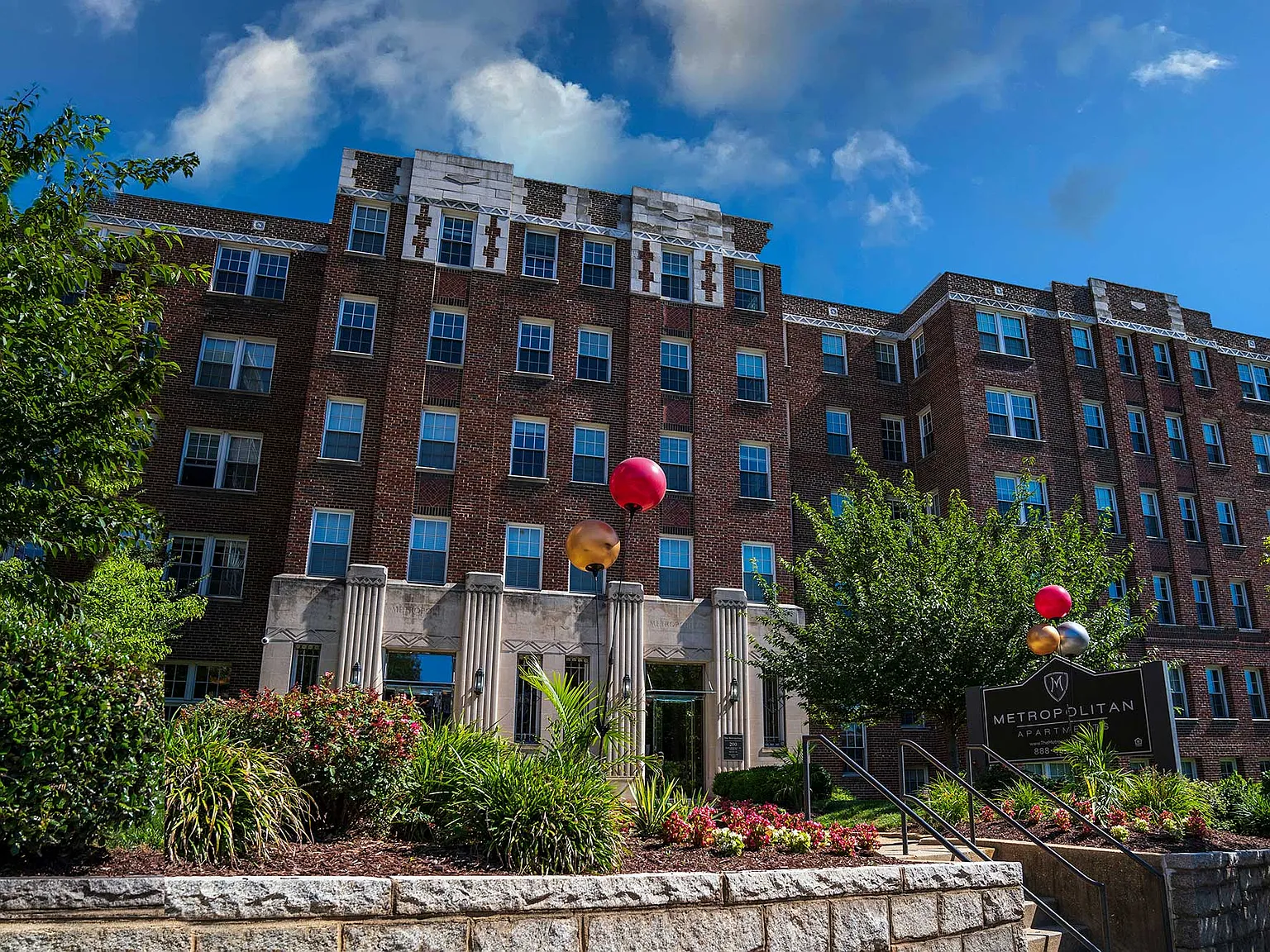 The Metropolitan Apartments — Photo 1