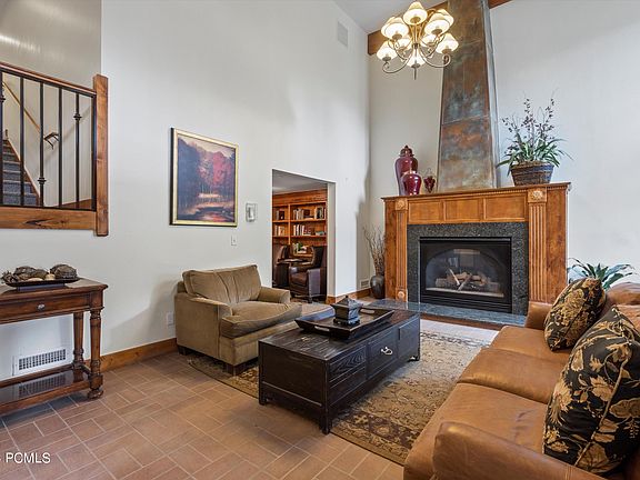 5th image of 2260 S Park Ave #1