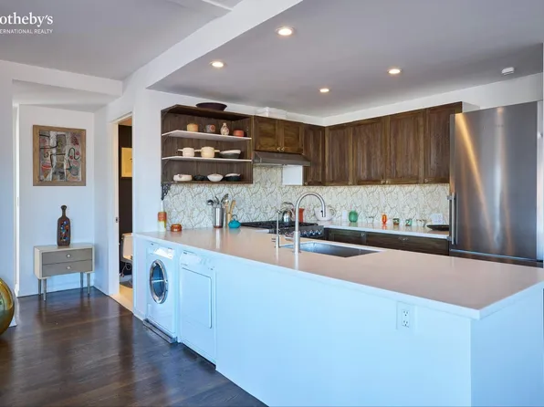 240 East Tenth Street image 4 of 11