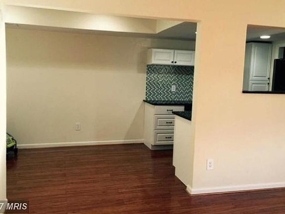3rd image of 9811 Hagel Cir