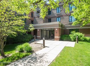 891 Central Ave APT 101, Highland Park, IL 60035