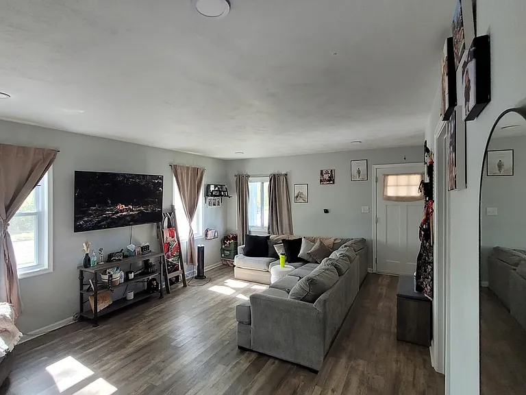1112 Rockingham St — Photo 6