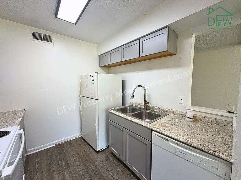 2613 Amherst Ct — Photo 6