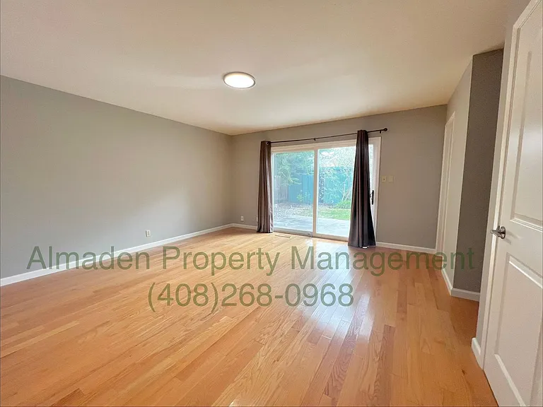 1096 Polk Ave — Photo 6