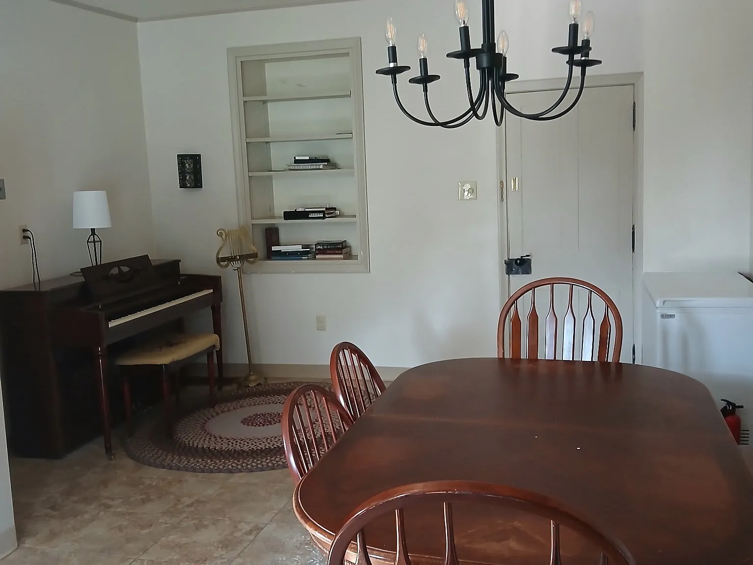 3 bed, 1.5 bath, 1200 sqft, $1,500 — Photo 3