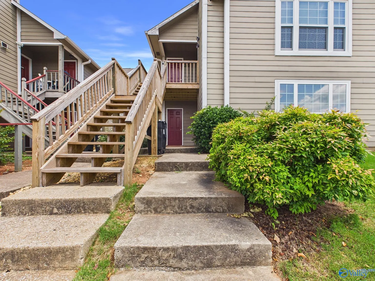 2 bed, 2.0 bath, 1035 sqft, $1,300 — Photo 2