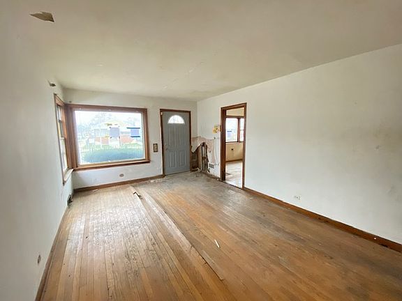 2nd image of 5175 W Saint Paul Ave