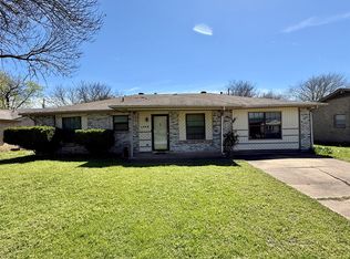 1546 Oakbrook St, Lancaster, TX