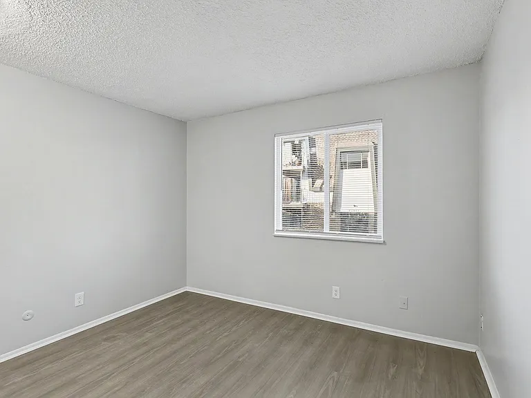 Stoneybrook Apartments — Photo 8