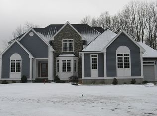 18 Greenleaf Farms Cir, Shrewsbury, MA 01545