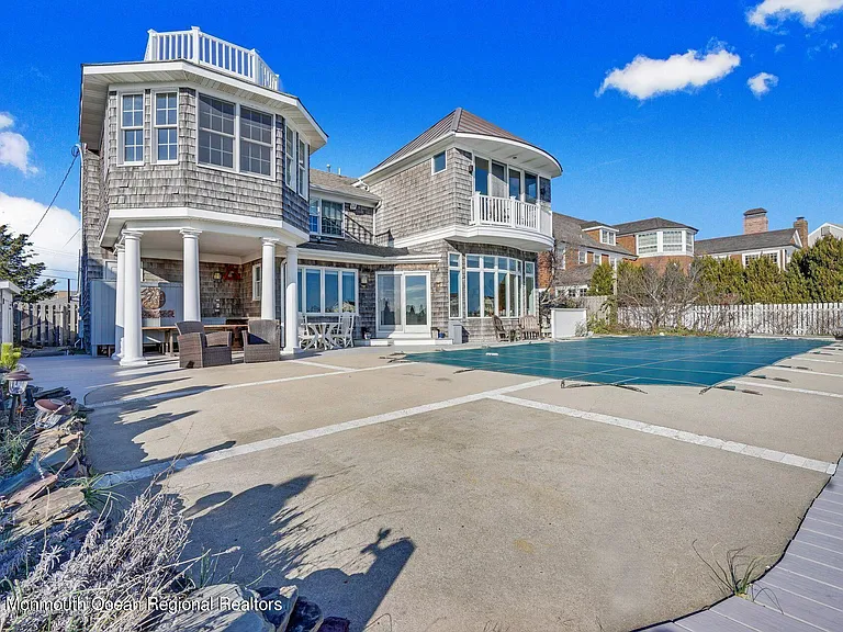 323 Cove Dr — Photo 5