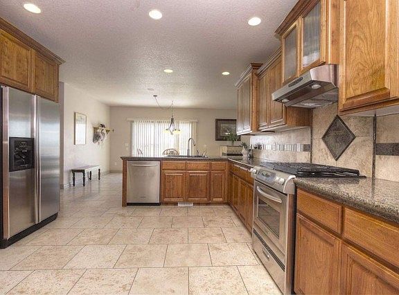 4th image of 17446 Sunnydale Pl