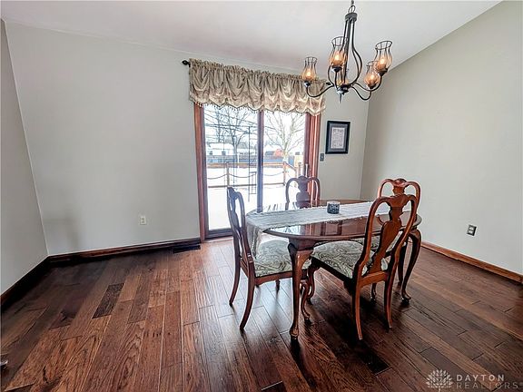 4th image of 12 Parkdale Dr