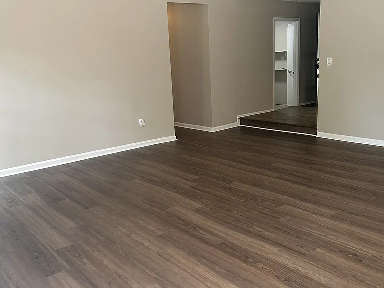550 Creekwood Xing — Photo 19