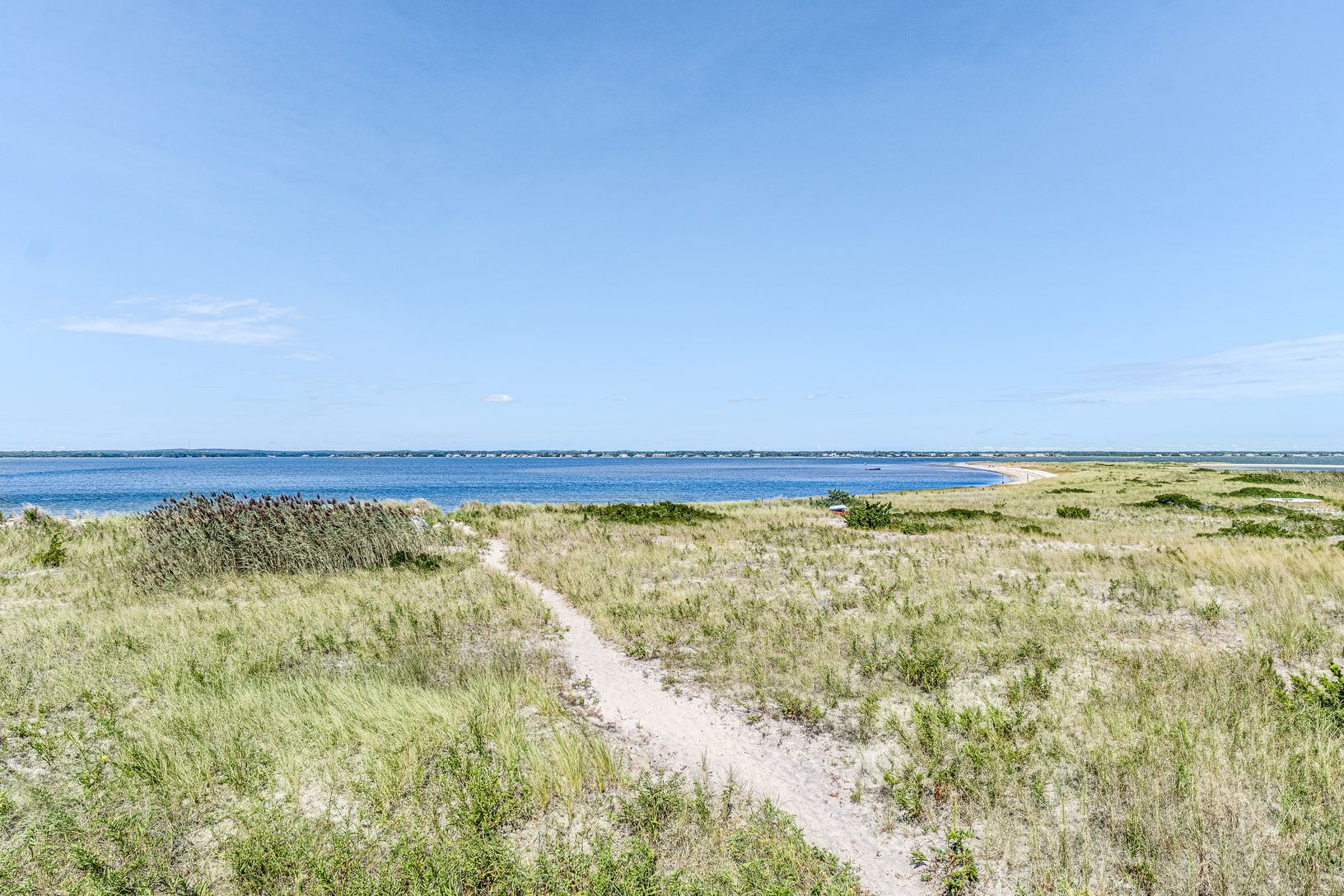  Private Pathway to Paradise!