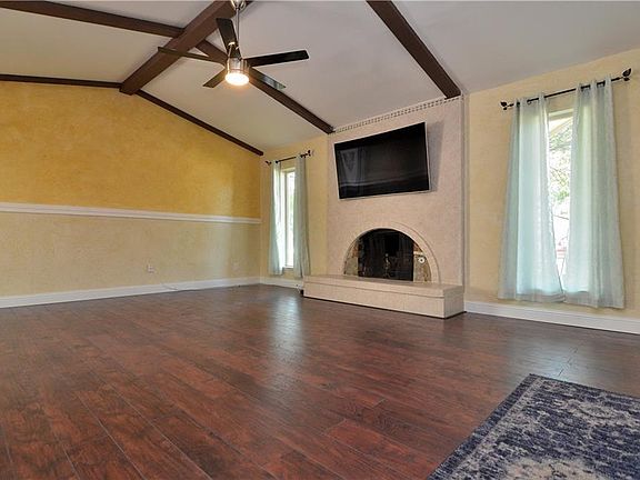 2nd image of 3105 Pinewood Dr