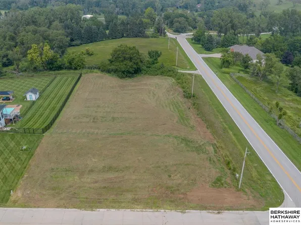 6602 Pawnee Cir, Omaha, NE 68152