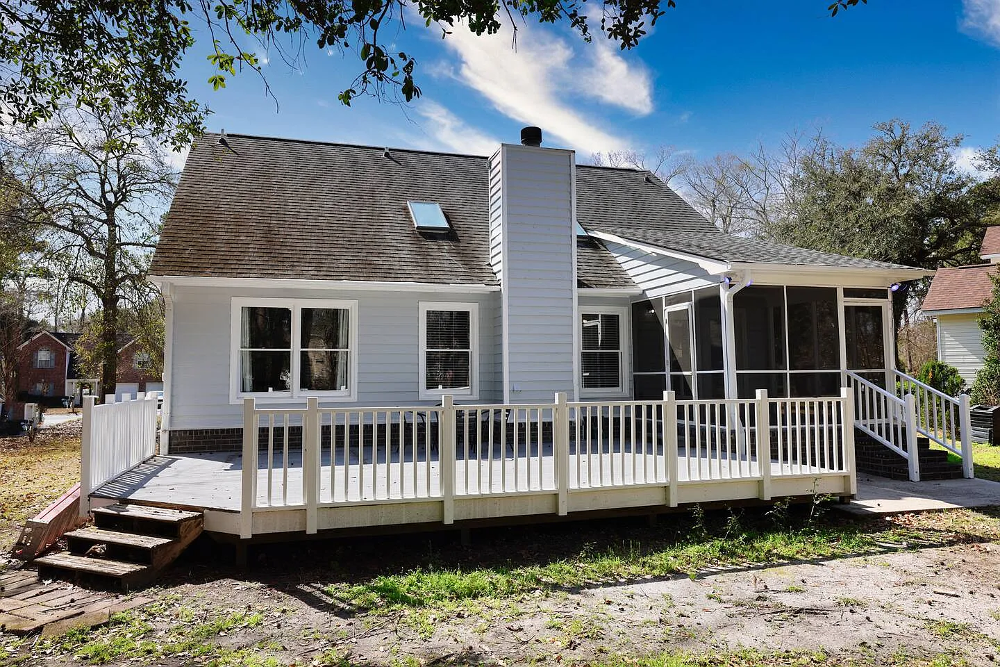 4 bed, 2.5 bath, 2400 sqft, $3,500 — Photo 3