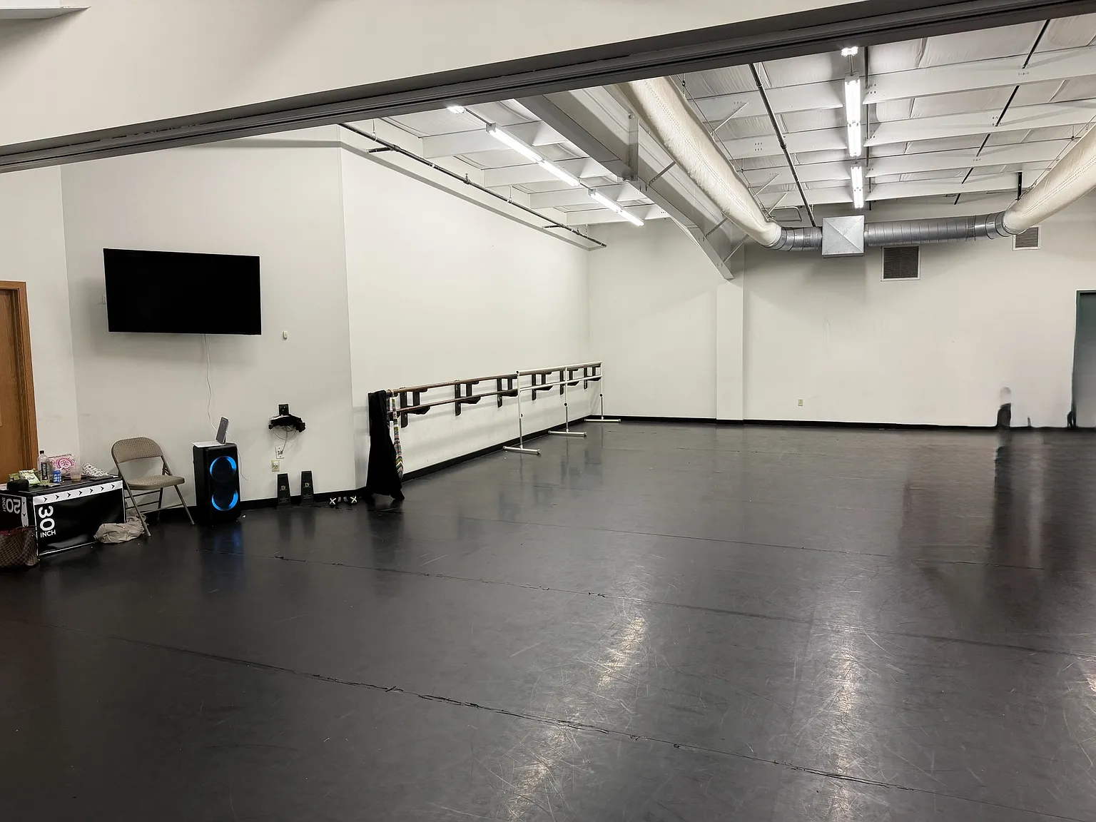 1 bed, 2000 sqft, $2,500 — Photo 4