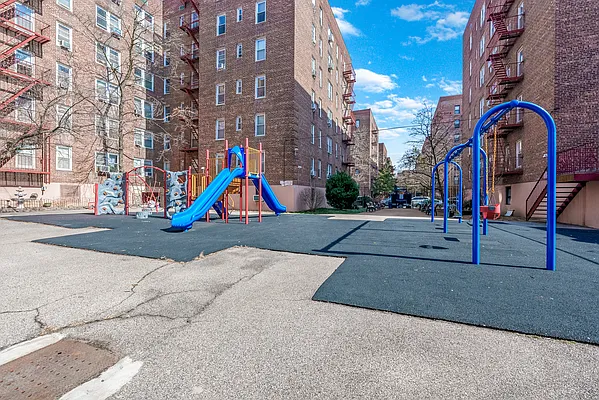 Sold by Proagent Realty Gold Coast LLC | media 28