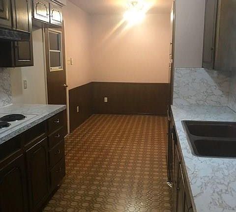 4th image of 618 Todd Ct
