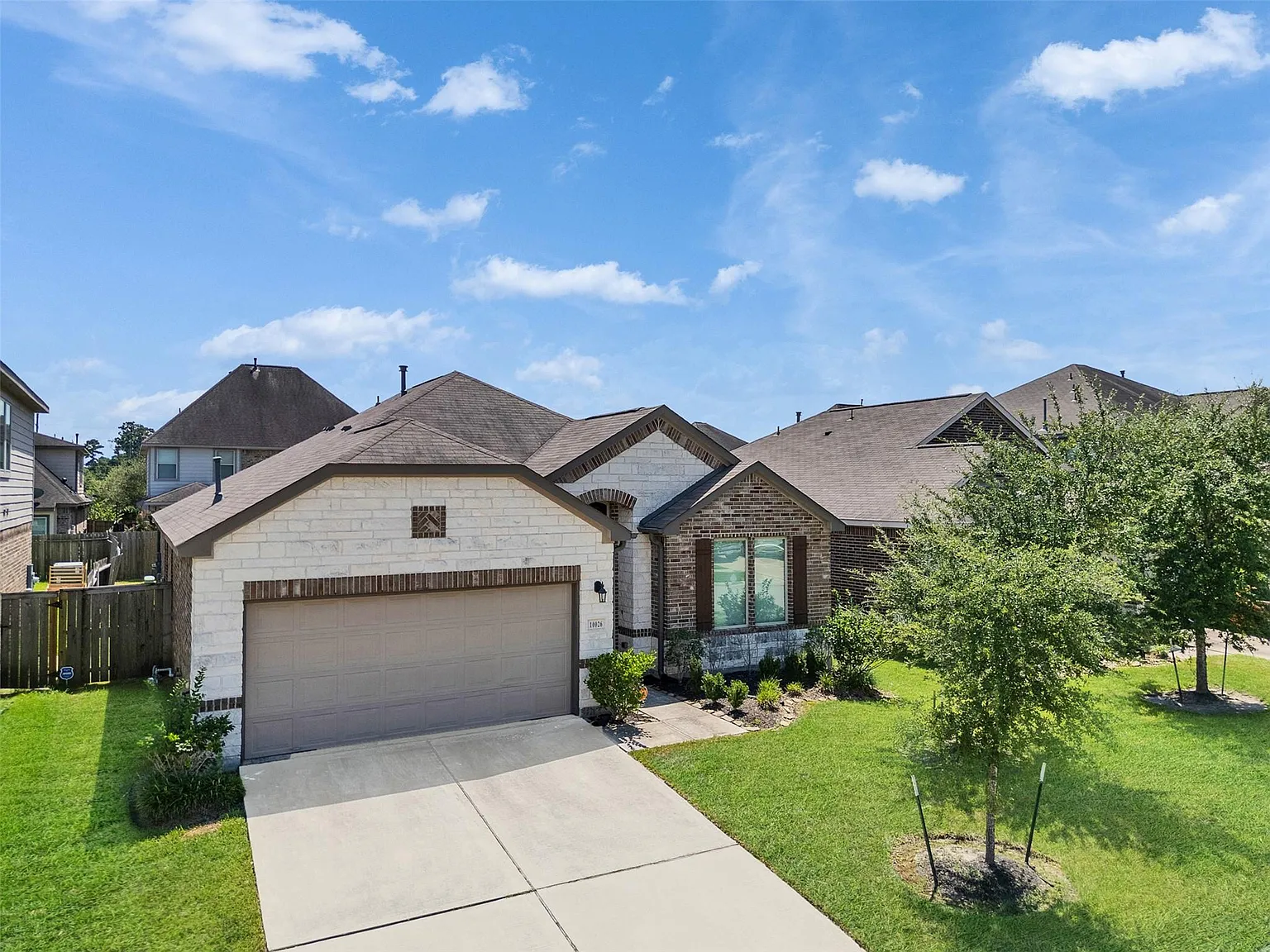 4 bed, 2.0 bath, 1856 sqft, $2,500 — Photo 3