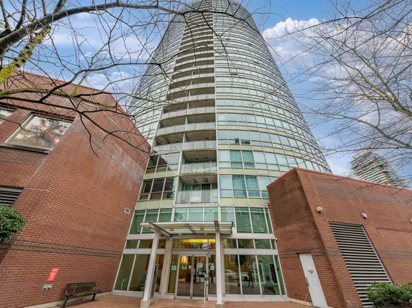 6088 Willingdon Ave #805, Burnaby, BC V5H 4V2