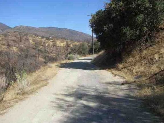 Exterior Neighborhood (street photo)