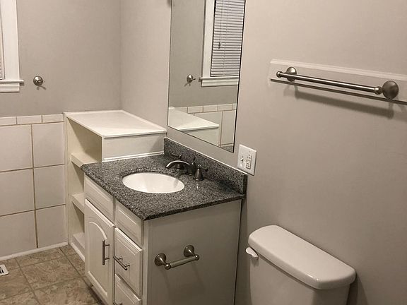 4th image of 1906 Flint Ln