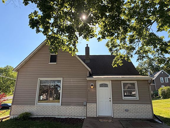 2nd image of 309 Pleasant St NE