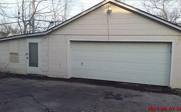2nd image of 833 S Ash Ave