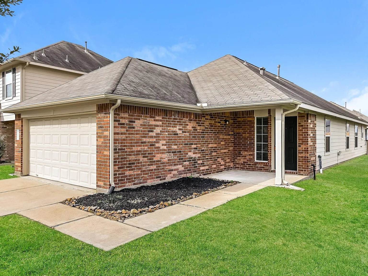 4 bed, 2.0 bath, 1589 sqft, $1,875 — Photo 2