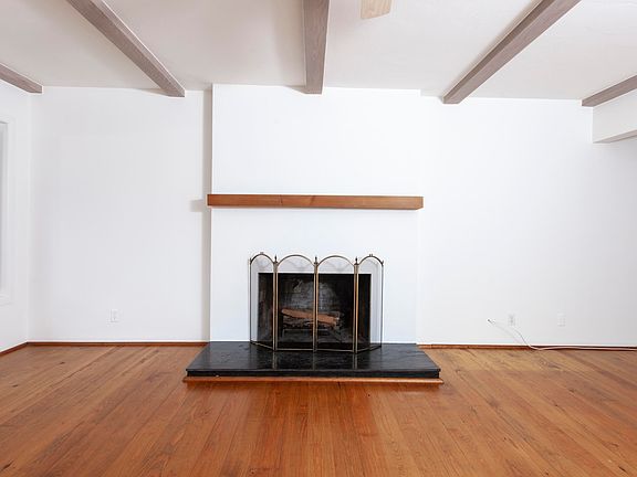 3rd image of 3714 San Remo Dr APT A