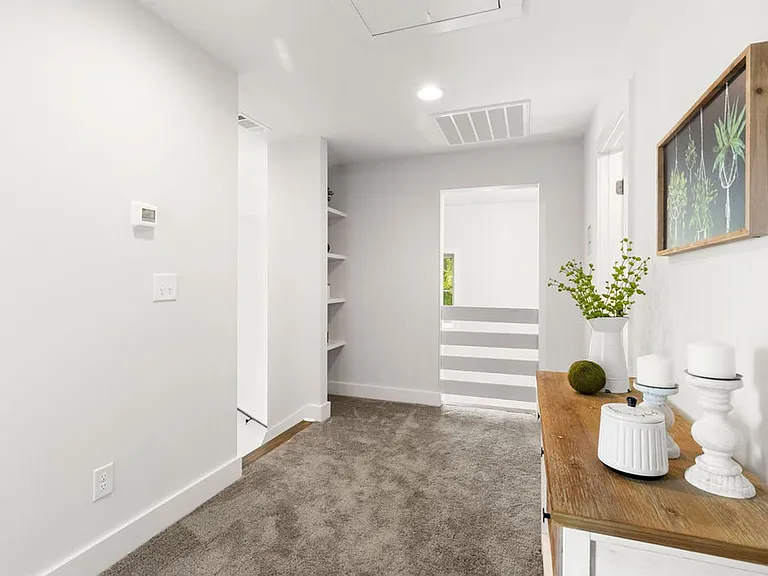 536 Judd Ave — Photo 11