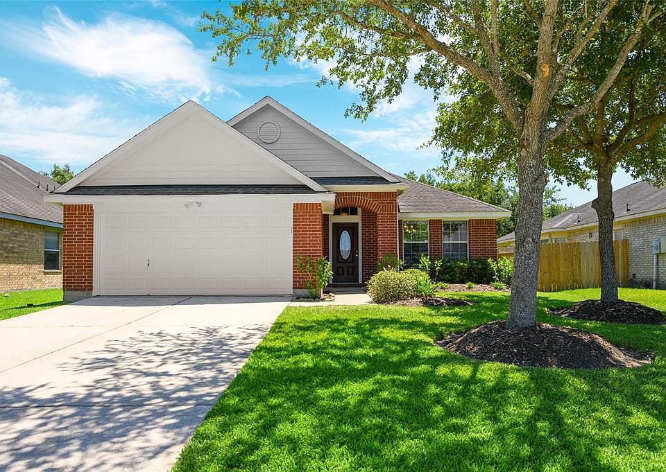 1st image of 383 Livingstone Ln