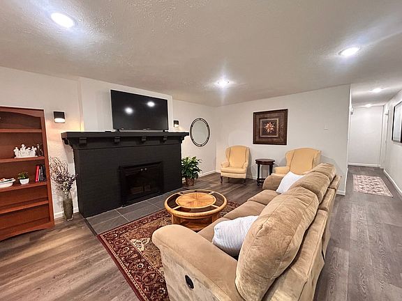 5th image of 1424 W 10th Ave APT A