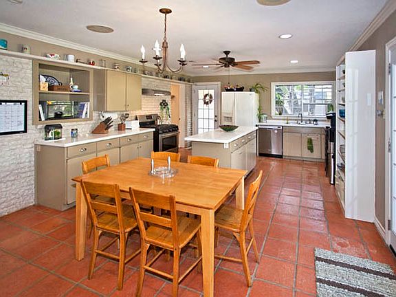 4th image of 309 Meadowbrook Dr