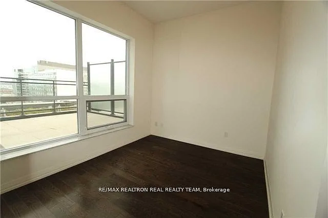 460 Adelaide St E #1018 — Photo 5
