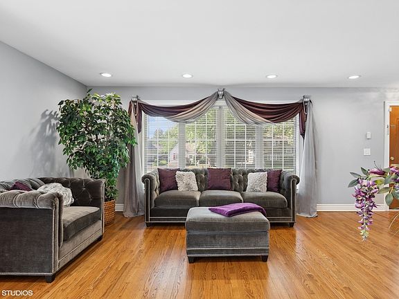 5th image of 643 W Lorraine Ave