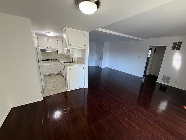 221 S Doheny Drive — Photo 13