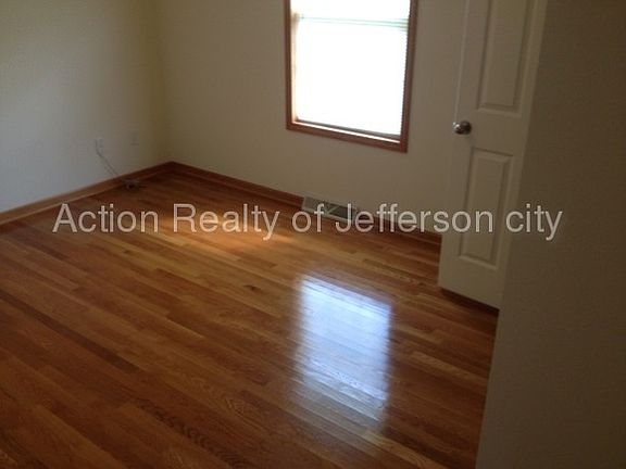 4th image of 4039 Buckingham Park