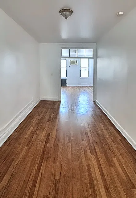 530 Graham Avenue — Photo 4