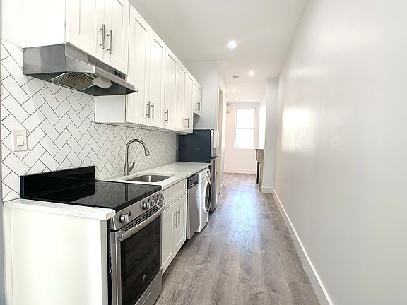 3rd image of 231A Madison St Floor 2