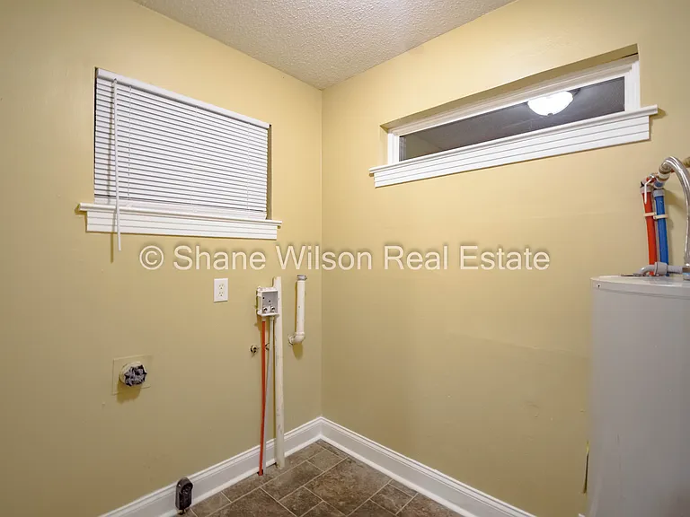 804 Henderson Ave — Photo 15