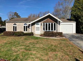 64 Brookside Ln, Groton, CT 06340