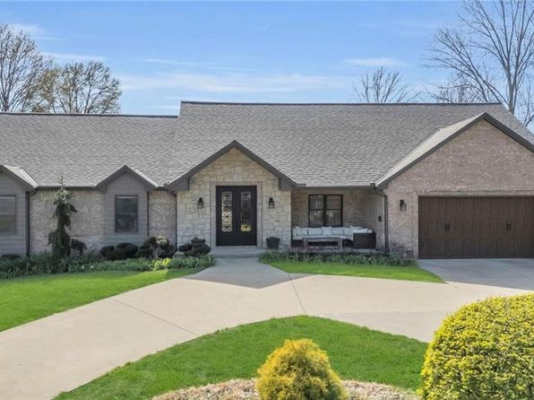 4920 Wells Dr, Roeland Park, KS 66205
