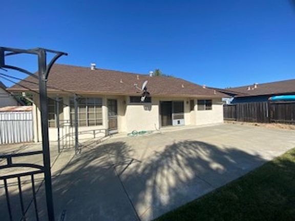 5th image of 333 Bishop Dr