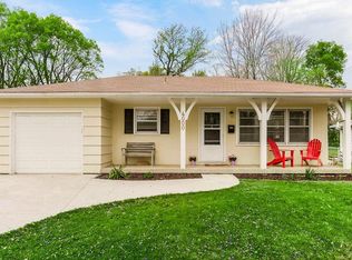 4000 W 48th Ln, Roeland Park, KS 66205