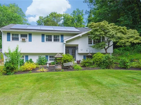 3 Candleview Road, Brookfield, CT 06804